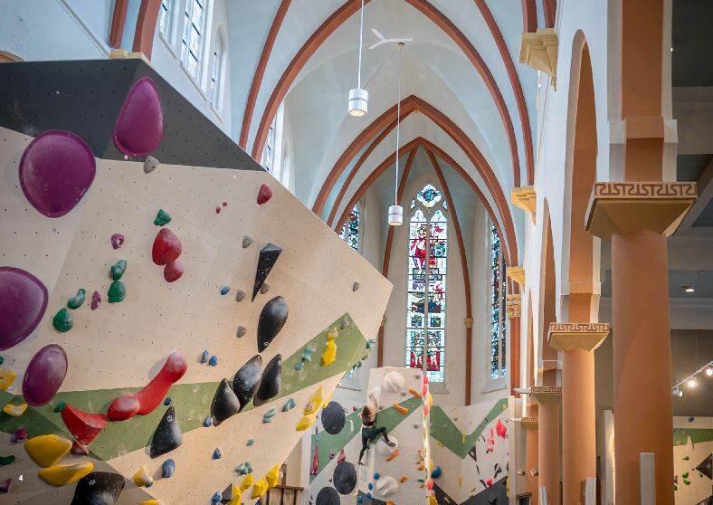 Bolderen in een kerk in veldhoven